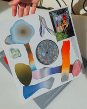 Charger l'image dans la galerie, Nouvel album de Matias Enaut, sorti sur le label Grand Musique Management. La magnifique pochette, illustrée par Manon Cezaro et designée par Alexis Jamet n'est pas trompeuse : vous avez là un très beau disque.
COLLOQUE est un concept-store proposant musique, illustration et artisanat. Nombreuses idées cadeaux !