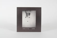 Charger l'image dans la galerie, Nouveaux titres du groupe, après 10 ans de silence - toujours sur le génial label DFA Records de LCD Soundsytem / James Murphy.
COLLOQUE est un concept-store proposant musique, illustration et artisanat. Nombreuses idées cadeaux !
