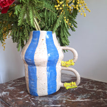 Charger l'image dans la galerie, pivoine et ricotta, céramique, vase, pot, grès, COLLOQUE est un concept-store proposant musique, illustration et artisanat. Nombreuses idées cadeaux !