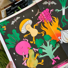 Charger l'image dans la galerie, Sélection spéciale pour le festival Pot au Print, organisé par COLLOQUE et les éditions microgram. Illustration de Groduk et Boucar, produite par le Studio Fidèle, à Paris. COLLOQUE est un concept-store proposant musique, illustration et artisanat. Nombreuses idées cadeaux !