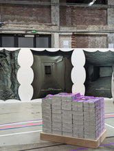 Charger l'image dans la galerie, Livre illustré de poche de Sammy Stein édité à l'occasion de l'exposition Le Grand désenvoûtement au Palais de Tokyo, LA CONFÉRENCE DU PALAIS invite à la descente dans ses sous-sols d'un Palais en ruines jusqu'au Niveau -300. COLLOQUE est un concept-store proposant musique, illustration et artisanat. Vous y trouverez de nombreuses idées cadeaux !