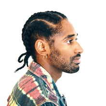 Charger l'image dans la galerie, Seconde Peau, le premier EP d’Ariel Tintar (que l’on a pu voir accompagner Angèle et Crystal Murray sur scène), a la couleur d’un voyage. EP vinyle, 45 tours. COLLOQUE est un concept-store proposant musique, illustration et artisanat. Nombreuses idées cadeaux !