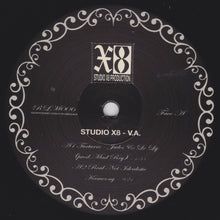 Charger l'image dans la galerie, studio x8, disque vinyle du label Red Lebanese, avec Mad Rey, Jwles, Le Lij, V900, Benito K, Fayçal Latafi. COLLOQUE est un concept-store proposant musique, illustration et artisanat. Nombreuses idées cadeaux !