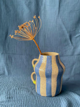 Charger l'image dans la galerie, céramique, vase, pot, grès, COLLOQUE est un concept-store proposant musique, illustration et artisanat. Nombreuses idées cadeaux !