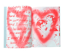 Charger l&#39;image dans la galerie, Fanzine de Samya Moineaud sur le thème de l&#39;amour et Impression en risographie en 5 couleurs (Aqua, Rouge, Vert, Rose fluo et Noir). 2nd édition. Édité et imprimé aux Beaux-Arts de Paris par l&#39;artiste. COLLOQUE est un concept-store proposant musique, illustration et artisanat. Vous y trouverez de nombreuses idées cadeaux !
