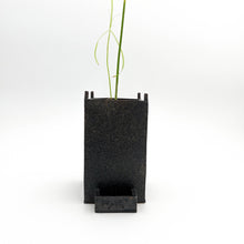 Charger l&#39;image dans la galerie, Pot en grès, fabrication artisanale, production à la main à Paris. COLLOQUE est un concept-store proposant d&#39;associer musique, illustration et artisanat. Vous y trouverez de nombreuses idées cadeaux !
